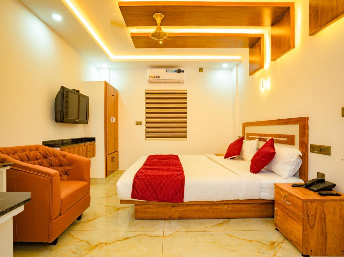 Marina Suites Airport Hotel Kochi Dış mekan fotoğraf