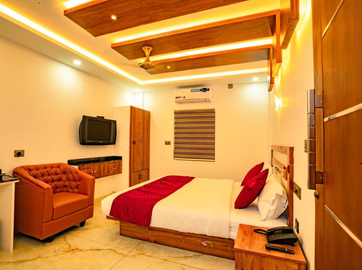 Marina Suites Airport Hotel Kochi Dış mekan fotoğraf