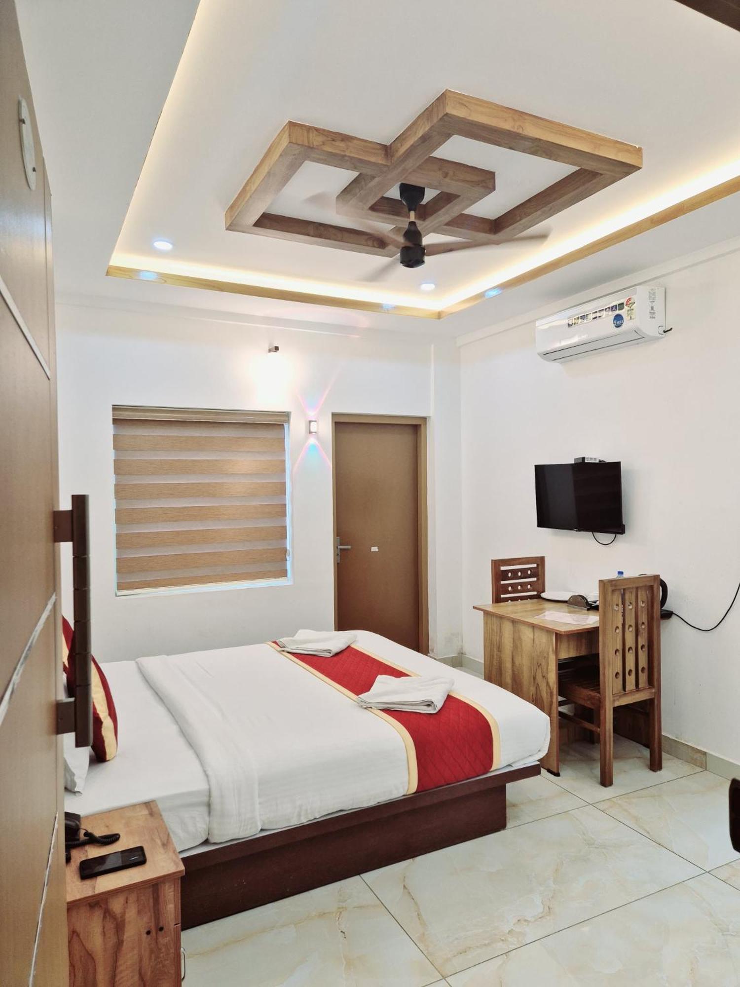 Marina Suites Airport Hotel Kochi Dış mekan fotoğraf